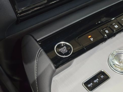 New 2025 Lincoln Navigator L Reserve w/ Jet Appearance Package image 32