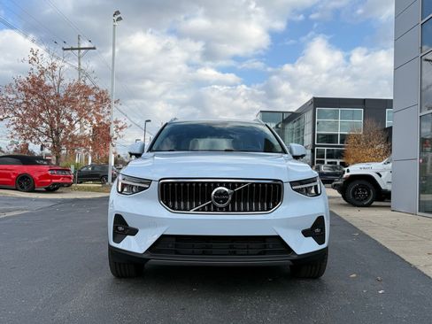 Used 2025 Volvo XC40 B5 Plus w/ Protection Package Premier image 6