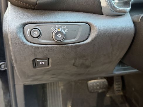 Used 2019 Chevrolet Blazer Premier w/ Sun and Wheels Package image 4