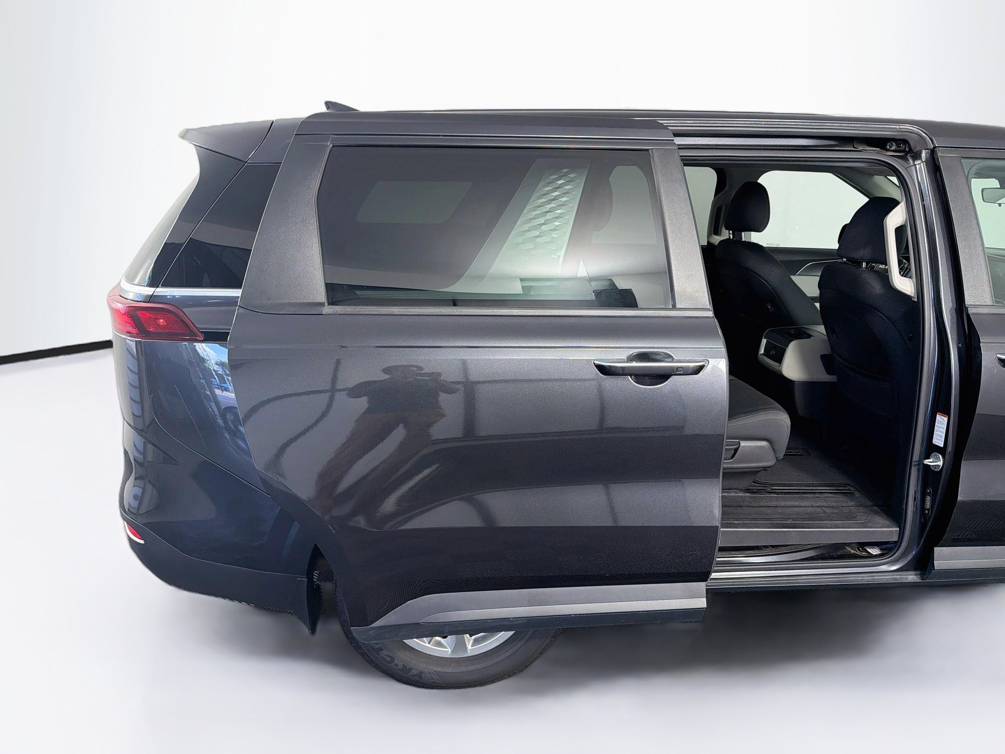 Used 2022 Kia Carnival LX FWD image 32