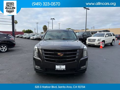 Used 2017 Cadillac Escalade ESV Luxury RWD image 2