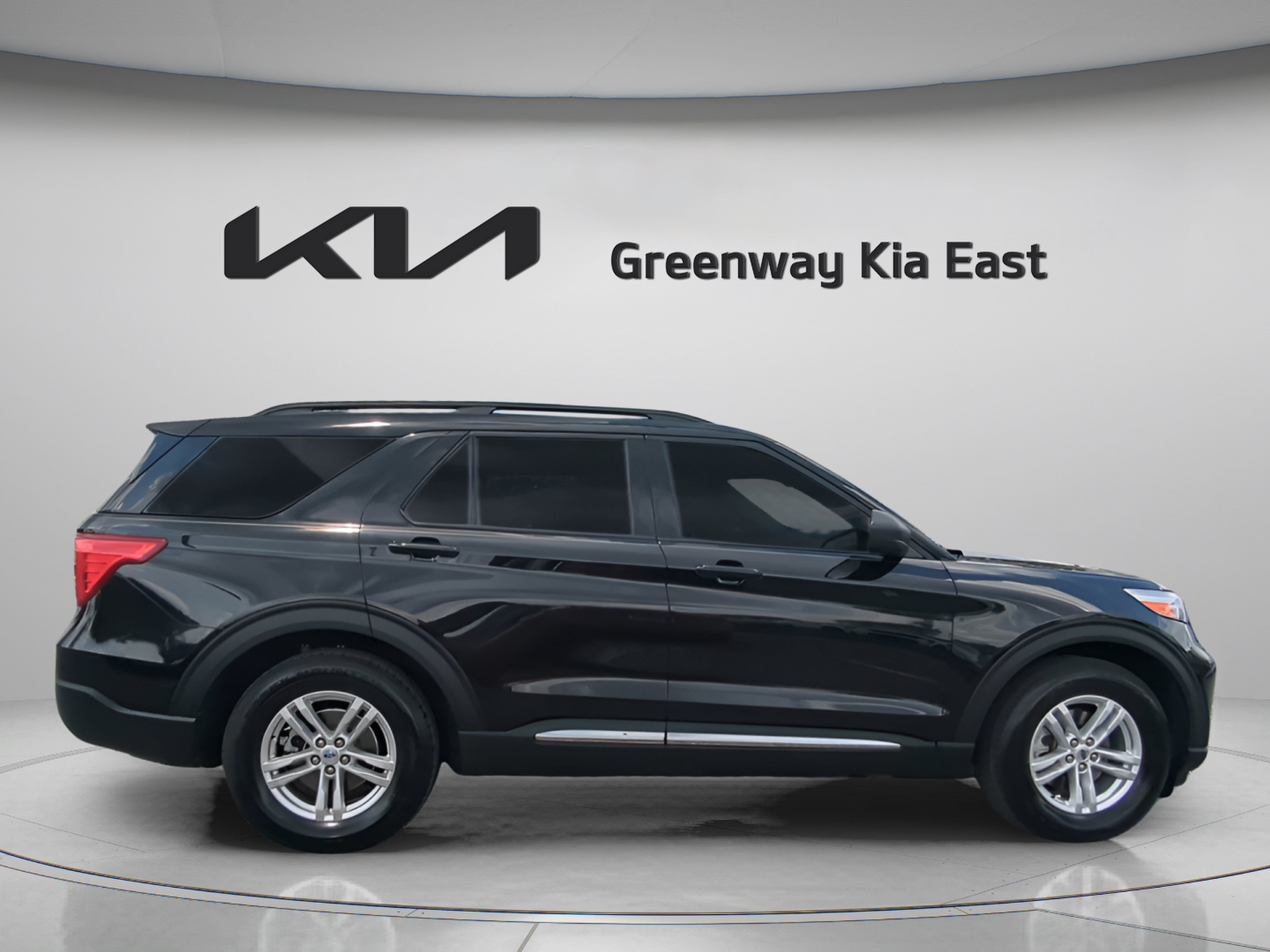 Used 2023 Ford Explorer XLT RWD image 5
