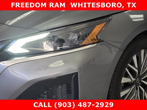 Used 2023 Nissan Altima 2.5 SV image 5