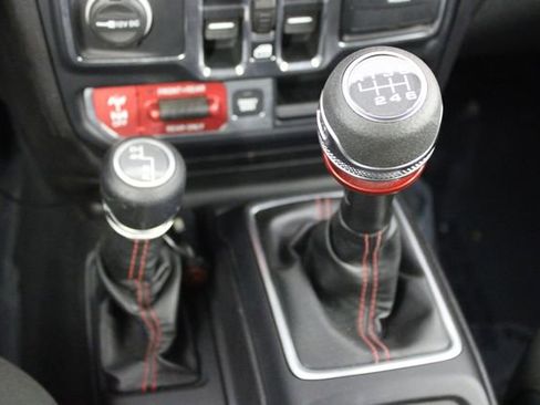 Used 2018 Jeep Wrangler Unlimited Rubicon image 34