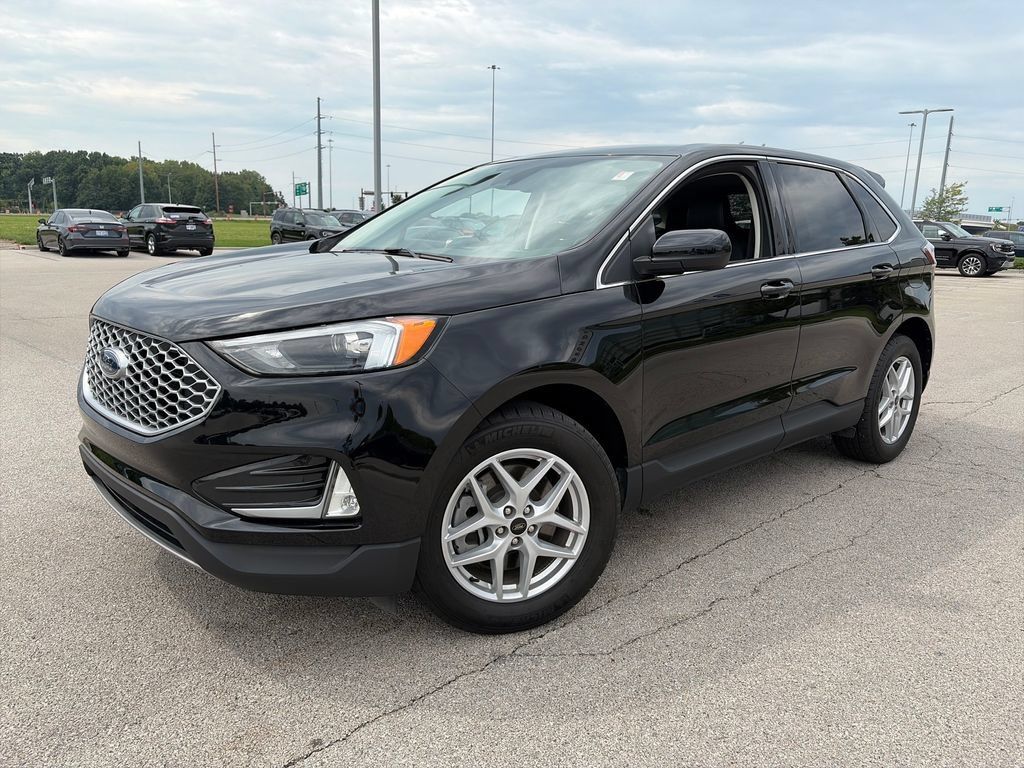 Used 2024 Ford Edge SEL w/ Convenience Package AWD/4WD image 3