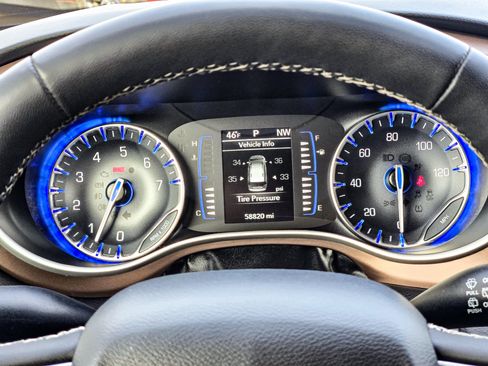 Used 2022 Chrysler Voyager LX image 24