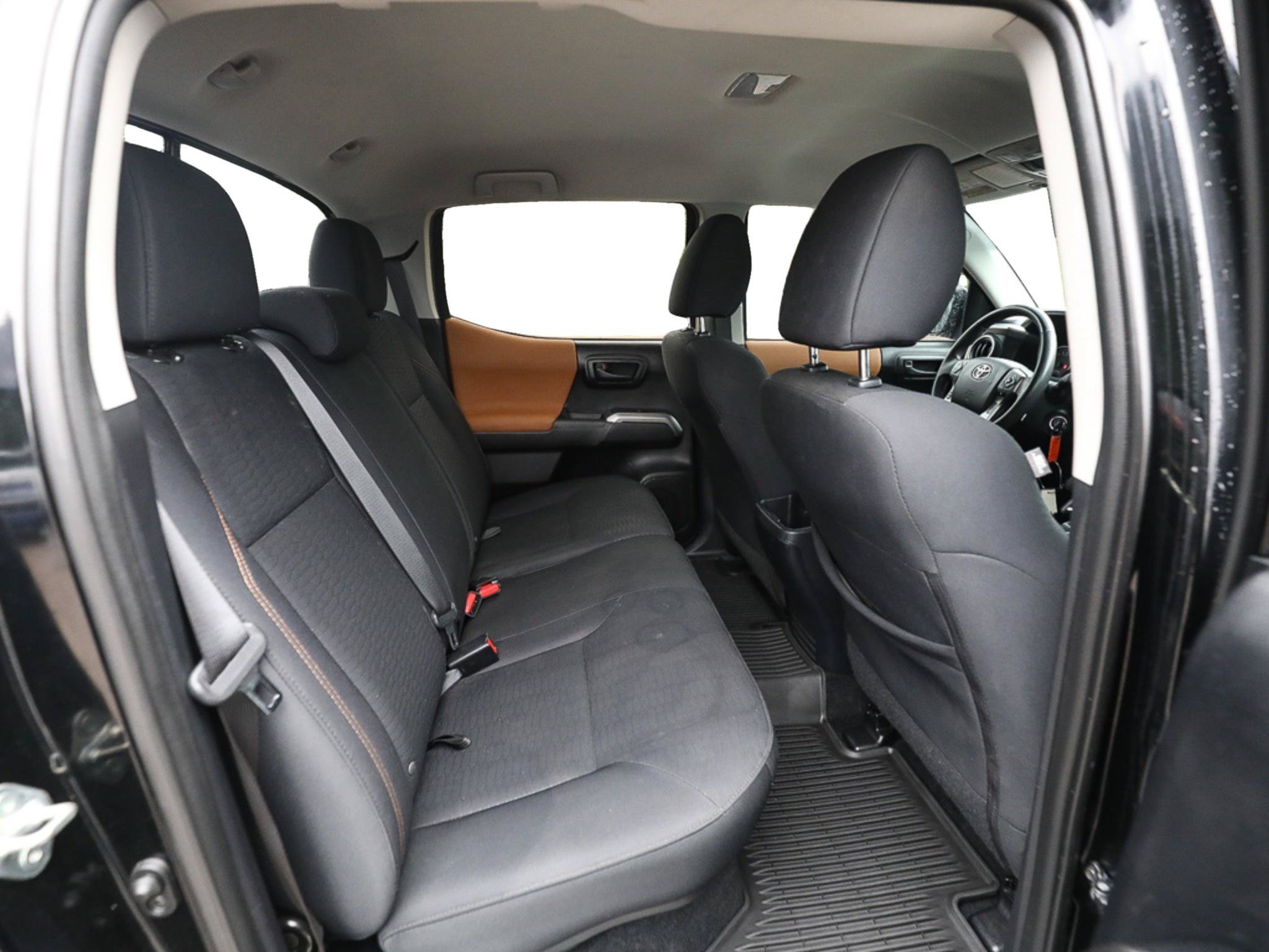Used 2019 Toyota Tacoma SR5 AWD/4WD image 23