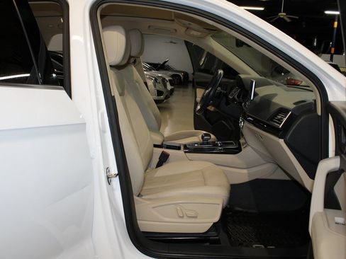 Used 2019 Audi Q5 2.0T Premium Plus w/ Premium Plus Package image 14