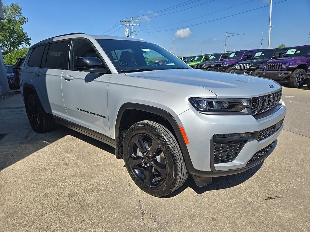 New 2026 Jeep Grand Cherokee L Limited w/ Limited Altitude Package AWD/4WD image 11