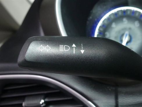 Used 2017 Chrysler Pacifica Touring-L Plus image 33