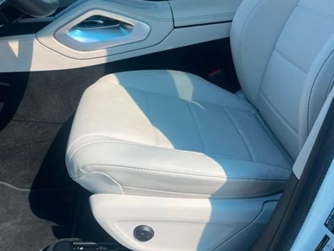 Used 2025 Mercedes-Benz GLS 450 4MATIC image 16