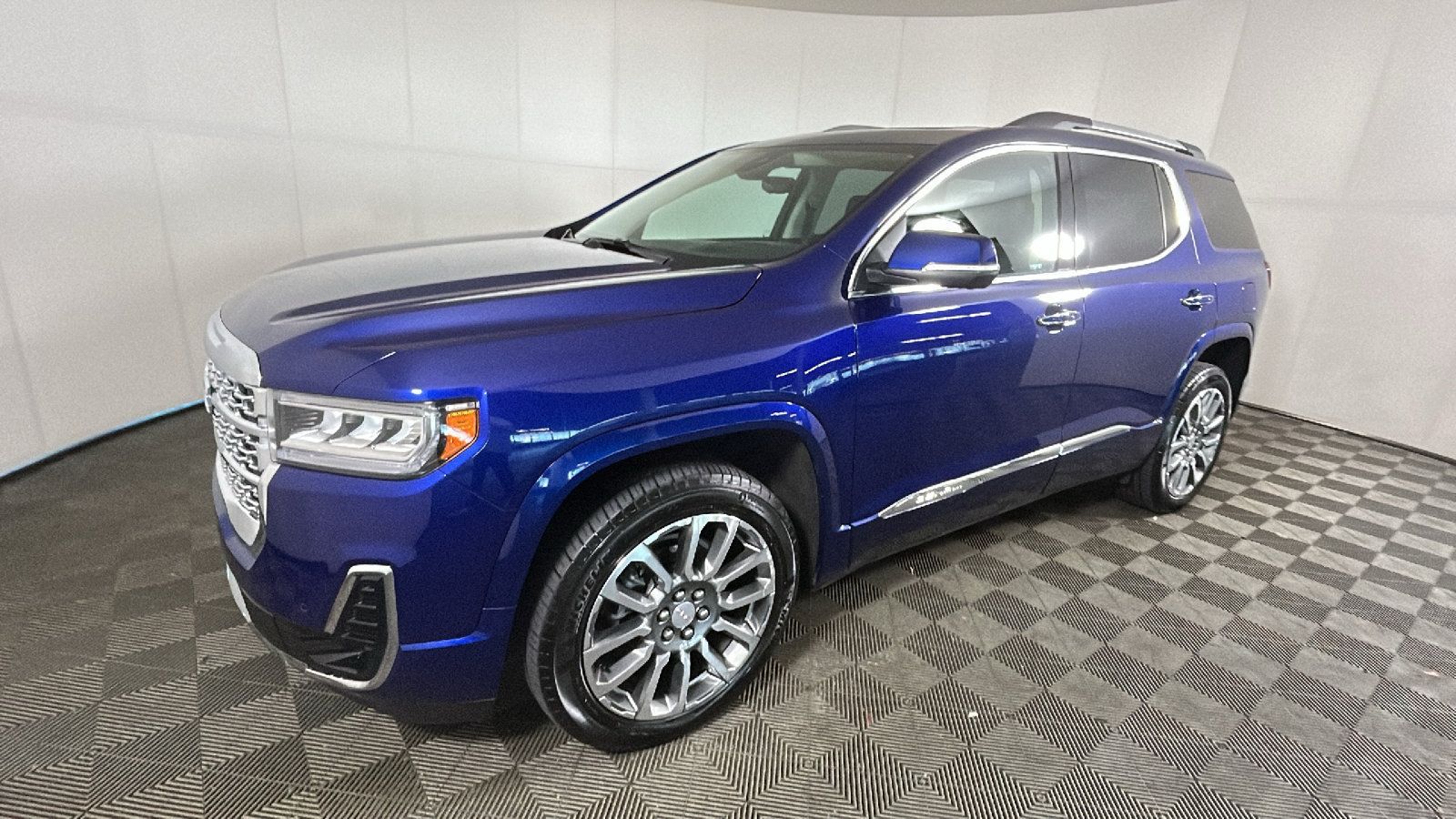 Used 2023 GMC Acadia Denali w/ Denali Technology Package AWD/4WD image 8