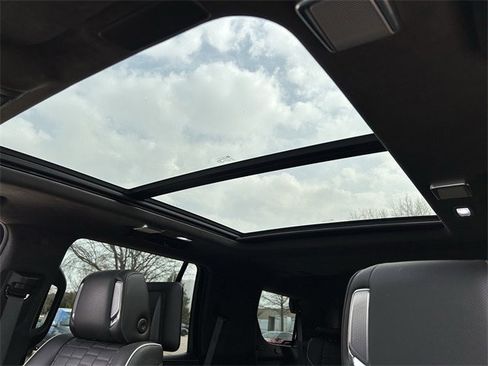 Used 2021 Cadillac Escalade Sport Platinum w/ LPO, ONYX Package image 27