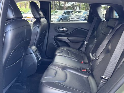 Used 2019 Jeep Cherokee Limited image 10