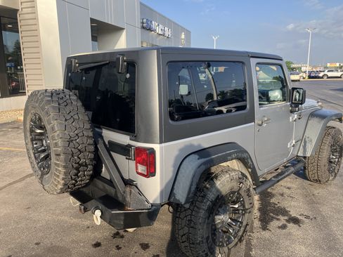 Used 2013 Jeep Wrangler Rubicon w/ Dual Top Group AWD/4WD image 7