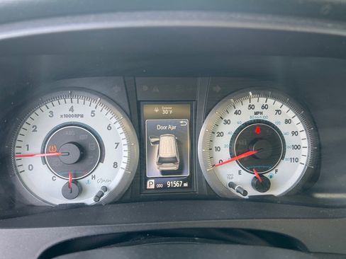 Used 2015 Toyota Sienna SE Premium image 29