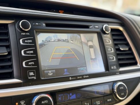 Used 2018 Toyota Highlander Limited image 13