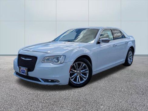 Used 2016 Chrysler 300 C RWD image 1