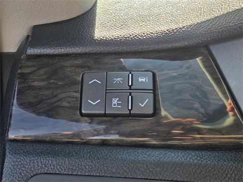 Used 2008 Cadillac DTS w/ Sun And Sound Package image 21