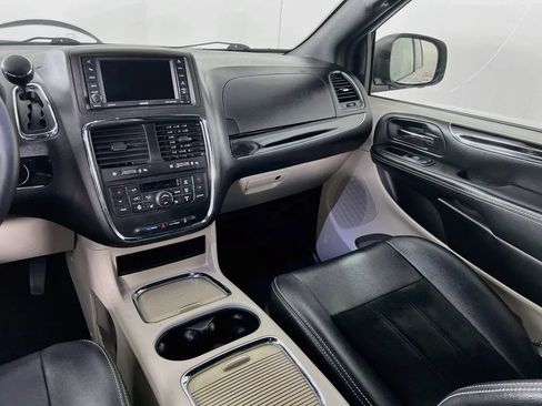 Used 2018 Dodge Grand Caravan SXT w/ Driver Convenience Group FWD image 23