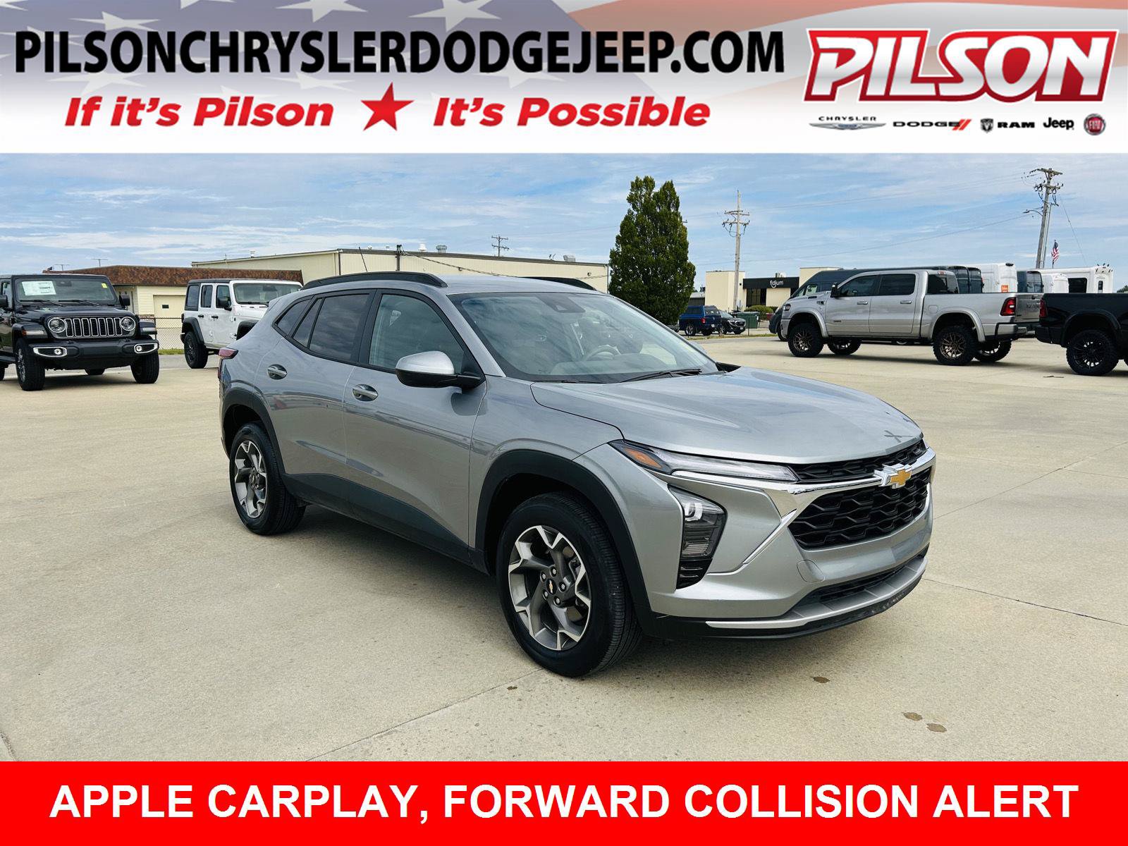 Used 2026 Chevrolet Trax LT FWD image 1