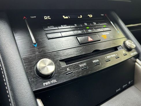 Used 2018 Lexus IS 300 image 49