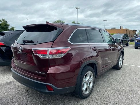 Used 2015 Toyota Highlander Limited w/ Driver Technology Package AWD/4WD image 3
