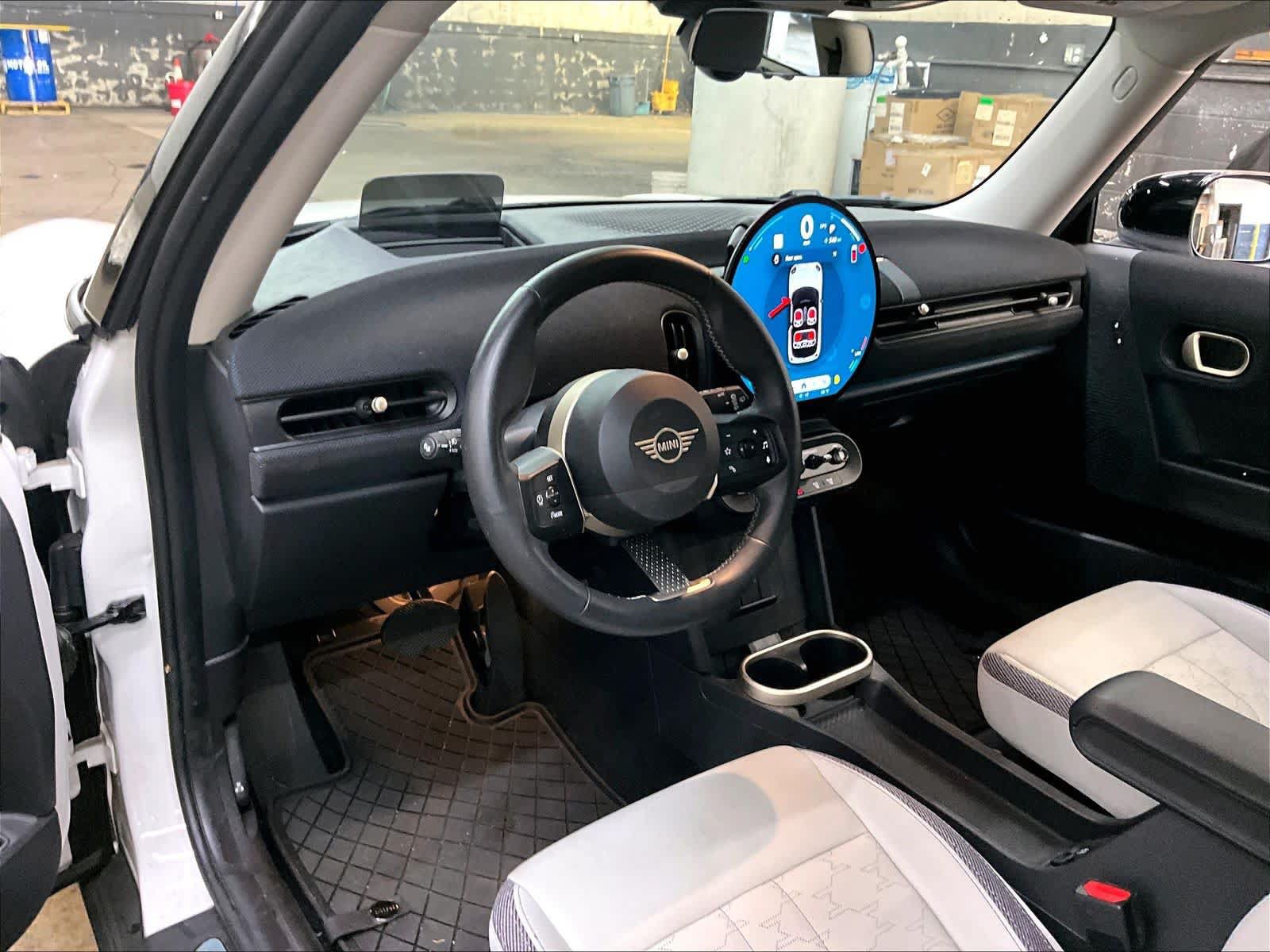 Used 2025 MINI Cooper 2-Door Hardtop FWD image 16