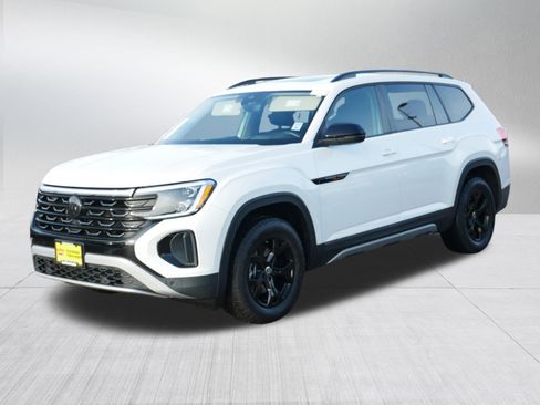 Used 2024 Volkswagen Atlas Peak Edition SEL image 3