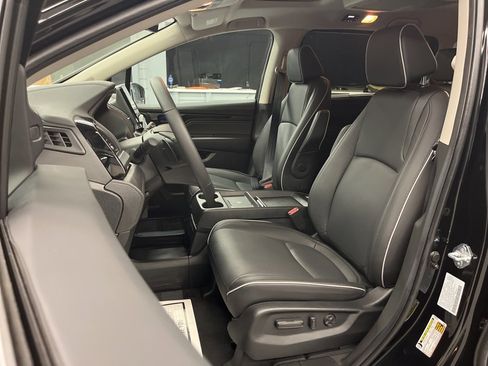 Used 2025 Honda Odyssey Touring image 11
