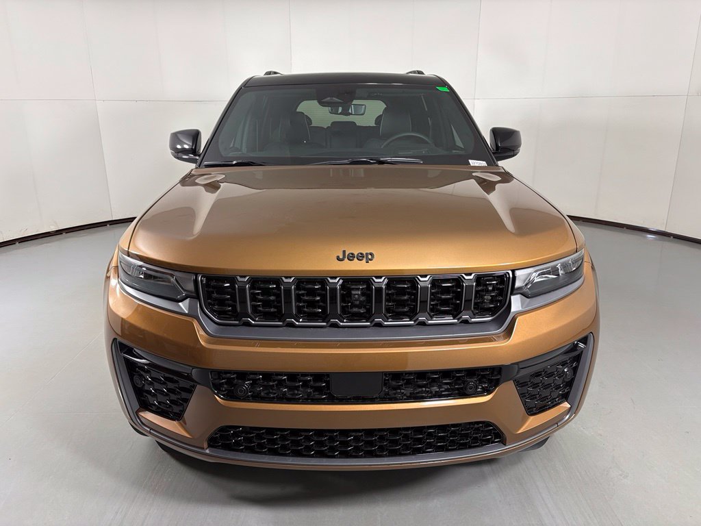 New 2027 Jeep Grand Cherokee Summit w/ Adv Protech Group IV AWD/4WD image 3