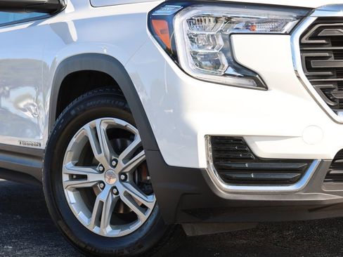 Used 2023 GMC Terrain SLE image 8
