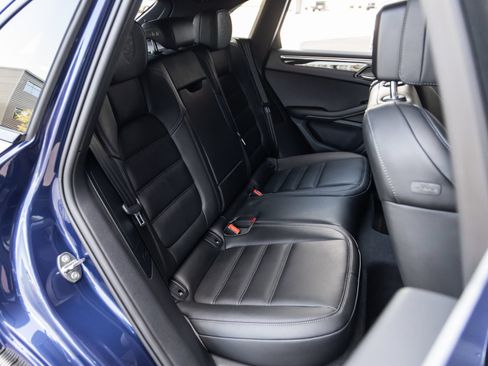 Certified 2026 Porsche Macan AWD/4WD image 42