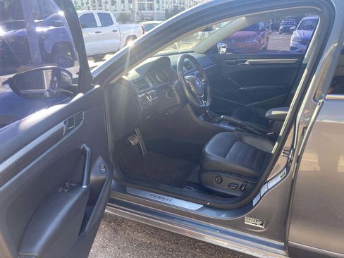 Used 2017 Volkswagen Passat 1.8T SEL Premium image 5