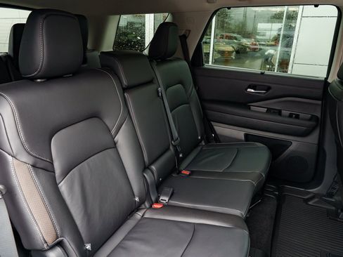 New 2025 Nissan Pathfinder SL image 25