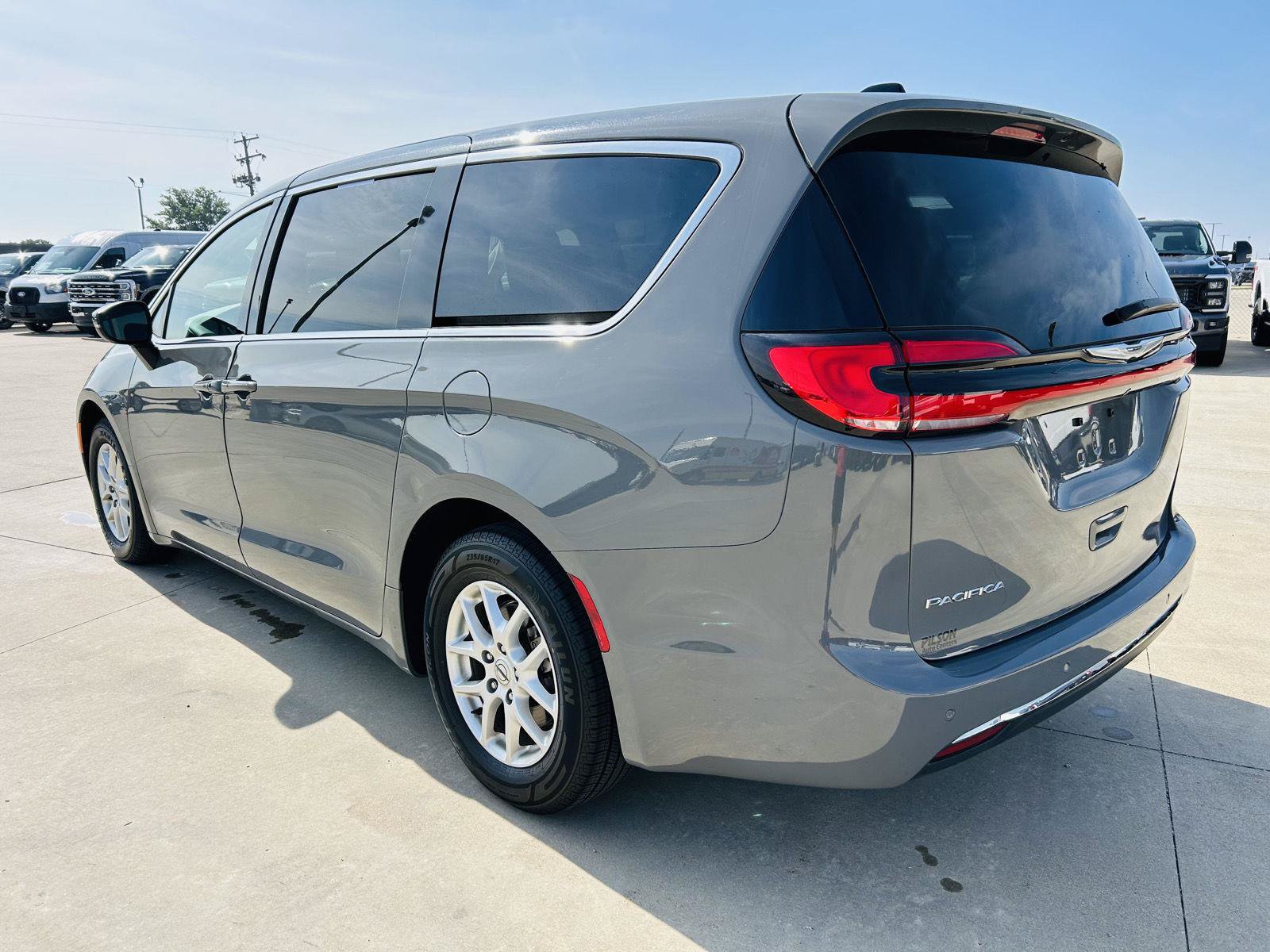 Used 2023 Chrysler Pacifica Touring-L FWD image 36