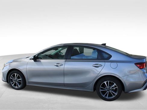 Used 2023 Kia Forte LXS w/ LXS Technology Package FWD image 12