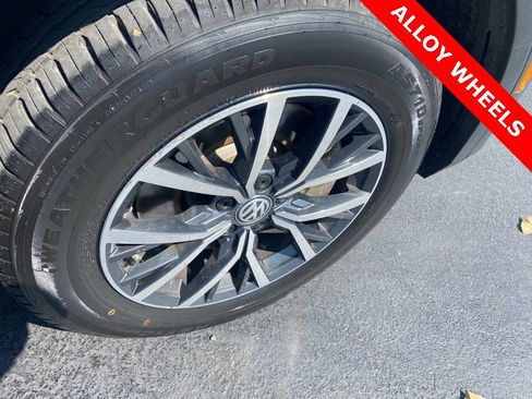 Used 2020 Volkswagen Tiguan SE image 3