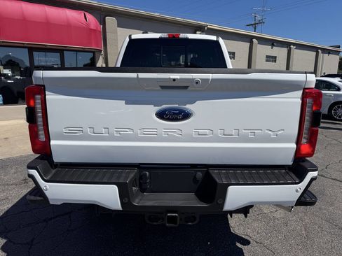 Used 2023 Ford F250 Lariat w/ Sport Appearance Package AWD/4WD image 4