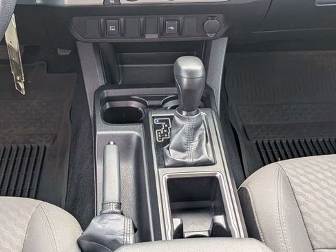 Used 2022 Toyota Tacoma SR w/ SR Convenience Package RWD image 17