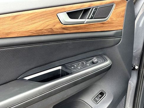 Certified 2024 Volkswagen Atlas SE image 12