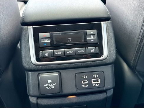 Used 2025 Subaru Ascent Bronze Edition AWD/4WD image 31