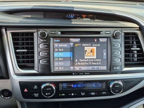 Used 2018 Toyota Highlander XLE FWD image 21