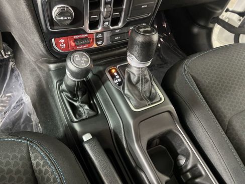 Used 2024 Jeep Wrangler Unlimited Rubicon 4xe w/ Capability Package AWD/4WD image 17