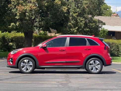 Used 2020 Kia Niro EX w/ Cold Weather Package FWD image 2