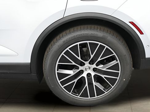 New 2026 Porsche Macan Electric RWD image 13
