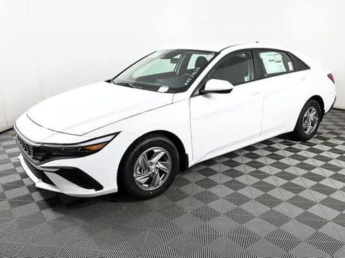 New 2026 Hyundai Elantra SE image 8