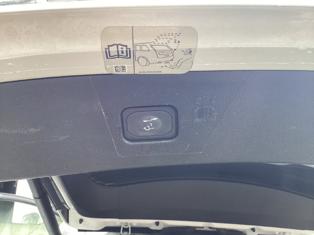 Used 2017 Ford Edge SEL w/ Equipment Group 201A AWD/4WD image 32