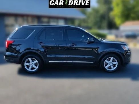 Used 2019 Ford Explorer XLT image 7