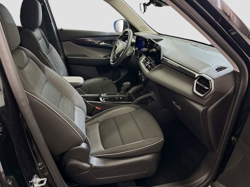 Used 2025 Chevrolet TrailBlazer LT AWD/4WD image 31